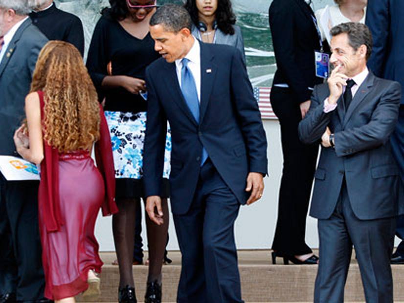 obamasarkocheckinggirl