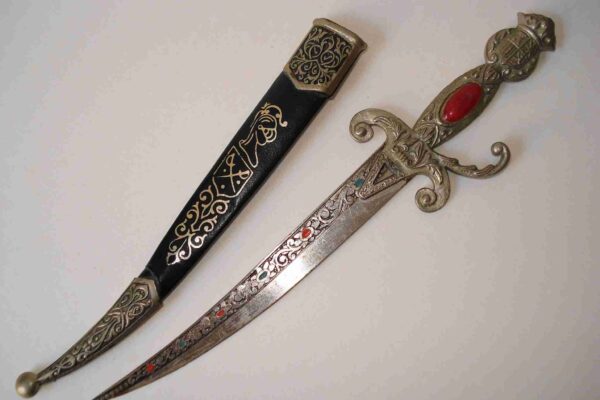 LA COUTUME JUIVE MAROCAINE DE L’ACIER DITE TAHDID sabre
