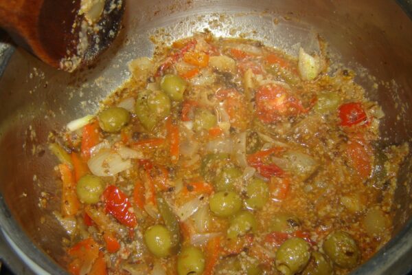 RECETTE DES OLIVES CONCASSEES CUITES A LA VIANDE olives