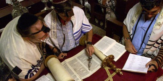1service-dans-la-synagogue-orthodoxe