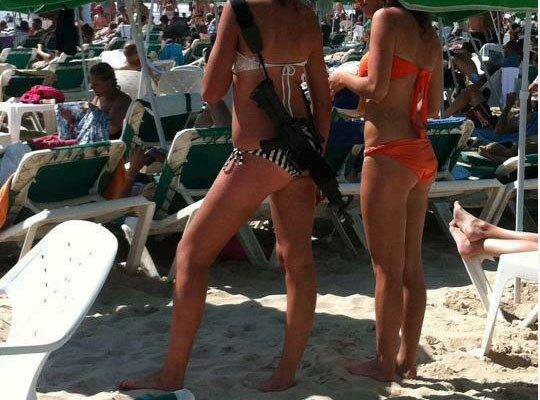 Israël : en bikini et en M16 israelienne8897509