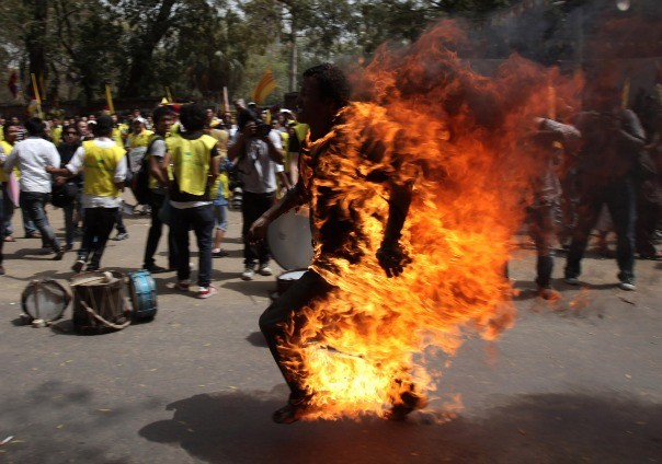 manif-tibet-immolation-604x424