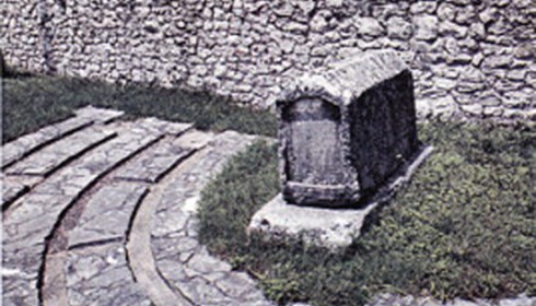 Tombeau-Rev-Moche-Danon-490x280