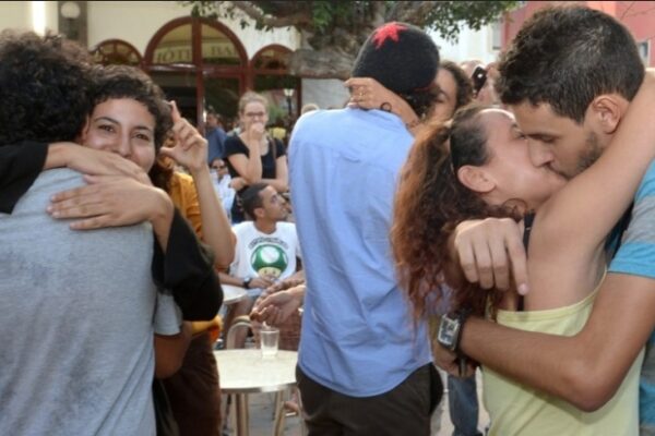 maroc-kiss-in-en-soutien-aux-ados-poursuivis-pour-un-baiser