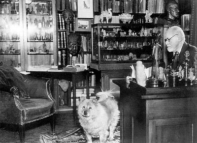 freud_desk9