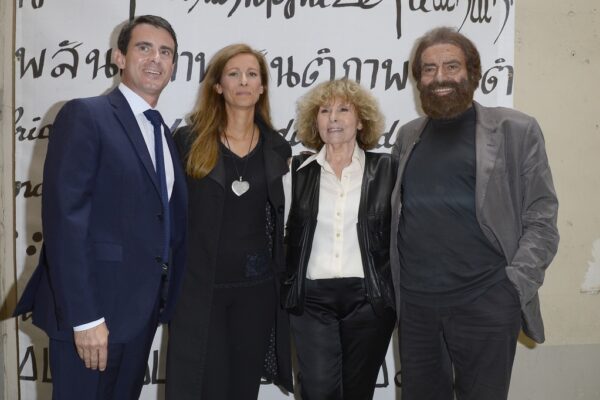 manuel-valls-et-sa-femme-anne-gravoin-clara-et-marek-halter-4x768_l
