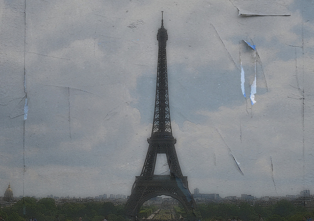 Tour-Eiffel-triste-CC-flickr-nebojsa-mladjenovic