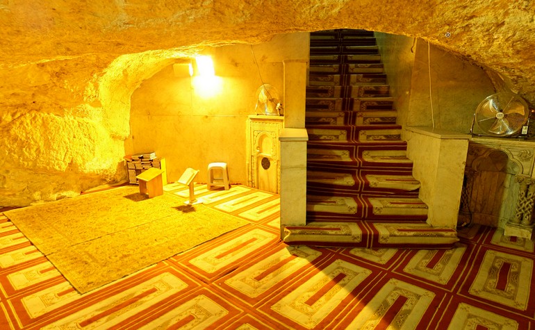 Underneath-the-Dome-of-the-Rock