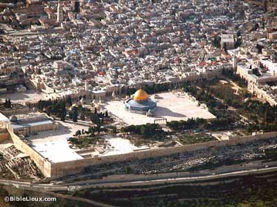 Temple-Mount-aerial-from-se-tb010703230-biblelieux