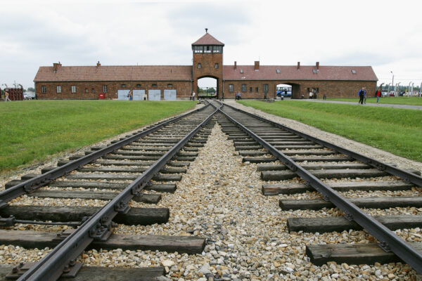 auschwitz-entrance