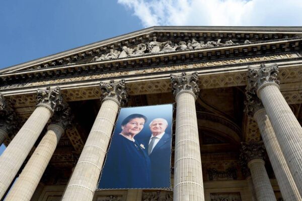 croix-taguees-sur-le-visage-de-simone-veil