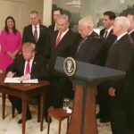 Trump-signe-pour-le-Golan