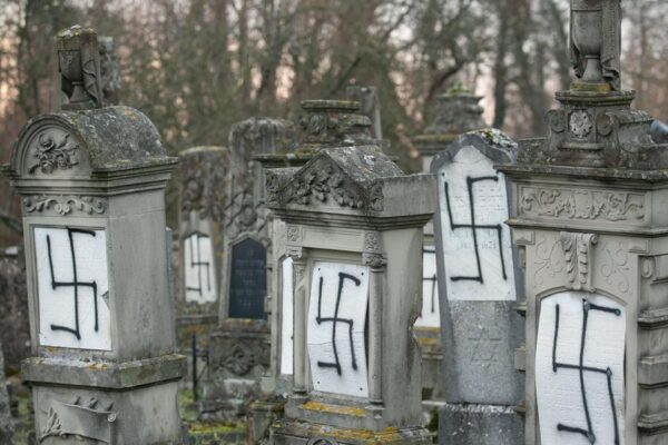 cimetiere-juif-de-herrlisheim-apres-la-profanation