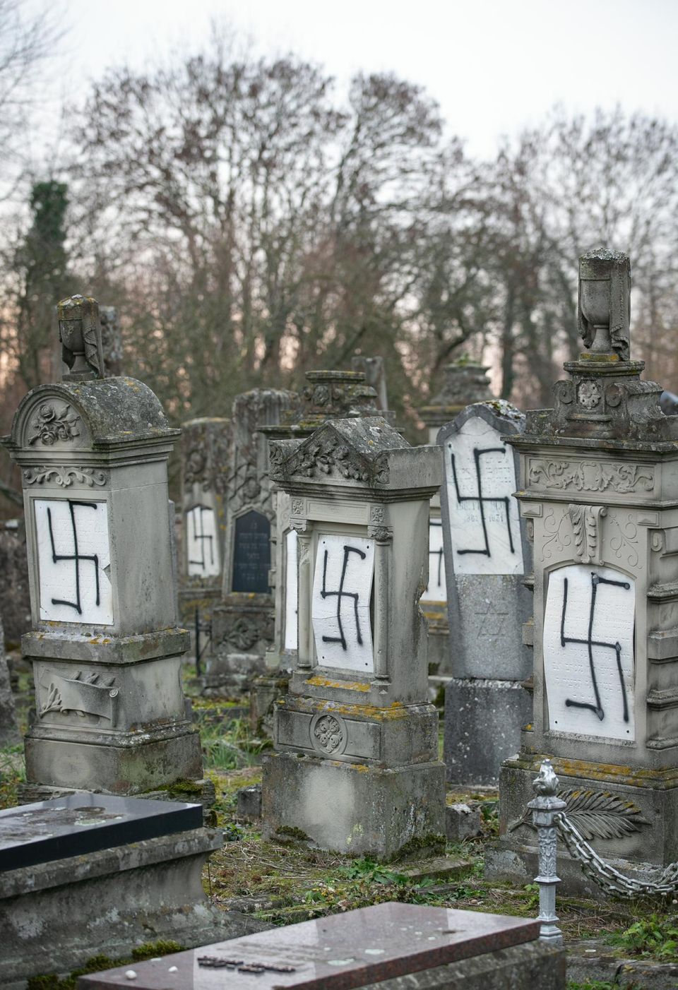 cimetiere-juif-de-herrlisheim-apres-la-profanation