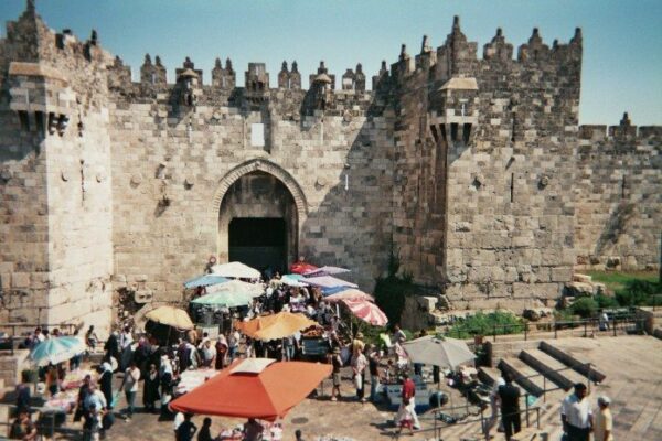 Old_Jerusalem_Damas_Gate_Market-696x464