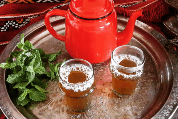 Le merveilleux rituel du the a la menthe au Maroc the-a-la-menthe