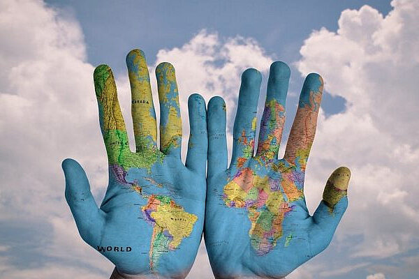 hands-600497_960_720-640x400