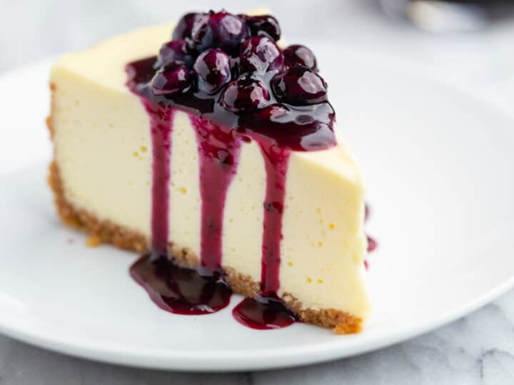 Cheesecake-with-Blueberry-Sauce-56-of-61_resized-720x540