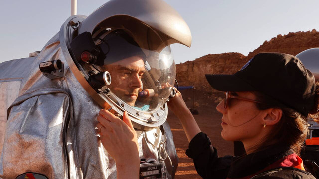 dans-le-desert-israelien-des-astronautes-simulent-la-vie-sur-mars