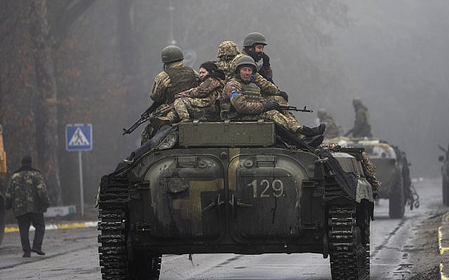 AP22091636758095-640x400