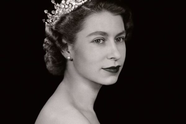 queen-elizabeth-1662658056