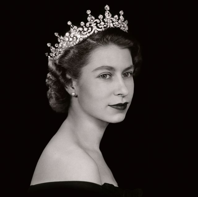 queen-elizabeth-1662658056