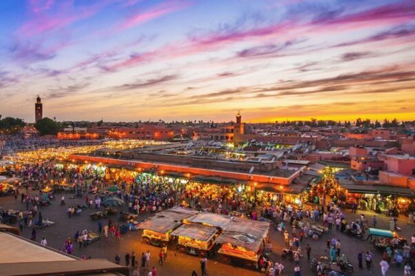 Le New York Times vante les charmes et les atouts touristiques de Marrakech Place-Jemaa-El-Fna-Marrakech-735x400