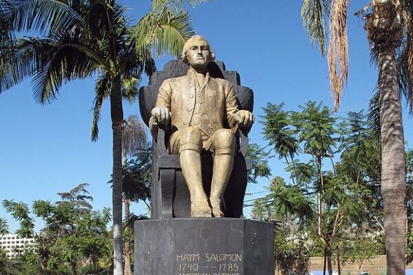 Haym_Solomon_statue_in_Pan-Pacific_Park-e1727438282711