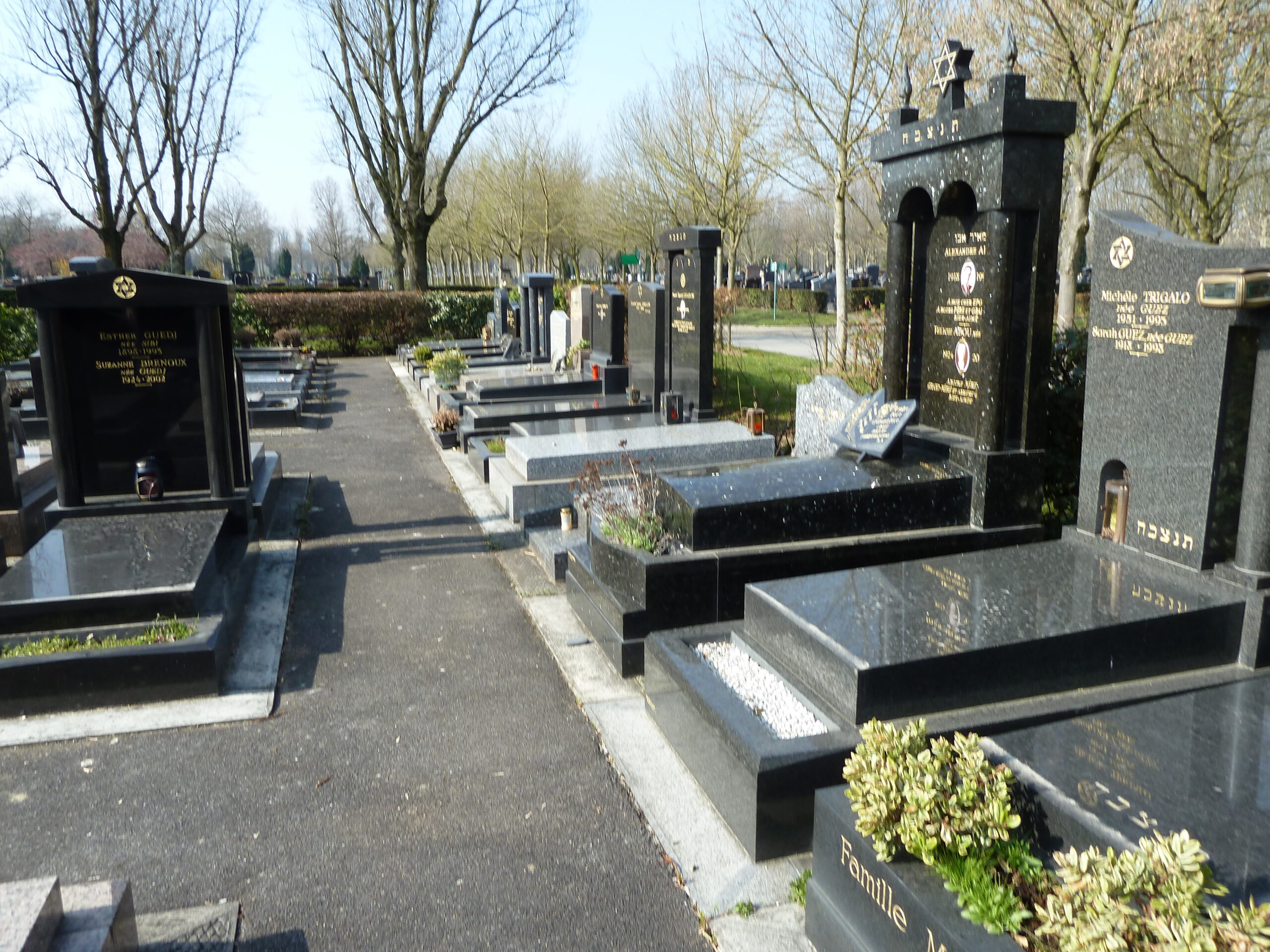 Pantin_cimetiere_parisien_tombes_juives
